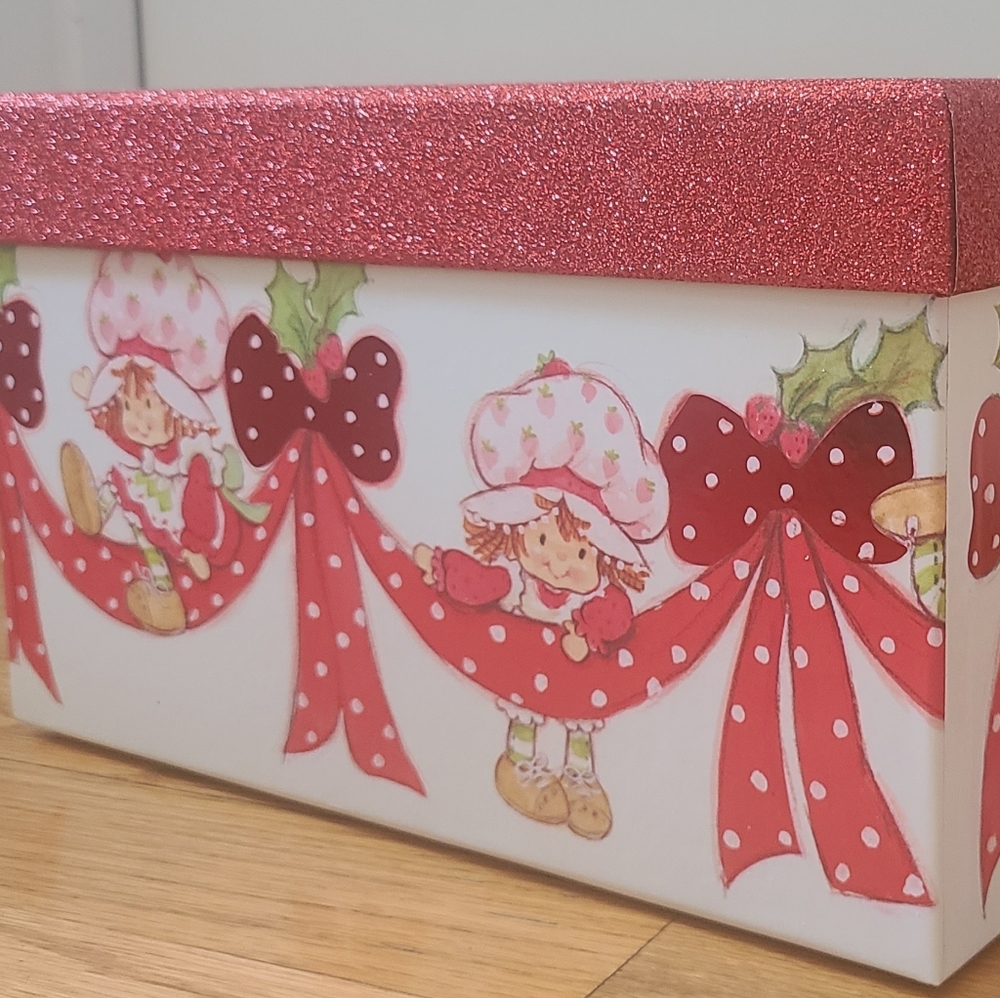 Strawberry Shortcake Box 🍓 - Picture 5 of 7